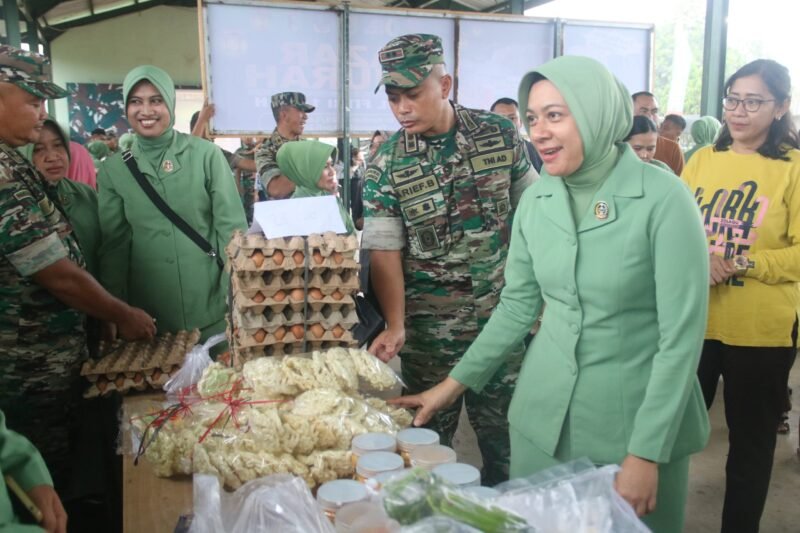 Bazar murah ini tidak hanya untuk keluarga besar Kodim, tetapi juga bertujuan untuk membantu masyarakat dalam mempersiapkan kebutuhan selama bulan suci Ramadhan dan menjelang hari raya Idul Fitri. Sumber: Agus Sahroni/Humas Kodim 0429/Lampung Timur.