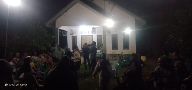 Suasana malam di rumah duka RT 10, Dusun Bangun Rejo, Desa Labuhan Ratu Danau, Way Jepara, Lampung Timur, Rabu 3 April 2024. Sumber: l86news