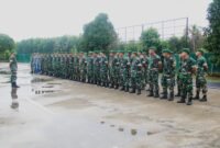 Kodim 0429/Lampung Timur memberikan arahan kepada para prajurit yang tergabung dalam gelombang pertama cuti di Hari Raya Idul Fitri. Sumber: Agus Sahroni