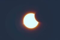 Ilustrasi peristiwa gerhana matahari. Sumber: tangkapan layar kanal YouTube Dimensi Kita