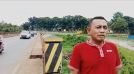 Lardi sangat mengharapkan pemerintah dapat segera memfasilitasi lampu dan rambu di jalan jembatan Way Curup, untuk mencegah terjadinya kecelakaan.
Sumber: Agus Sahroni