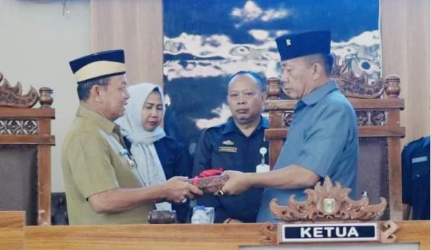 Suasana Rapat Paripurna DPRD Kabupaten Lampung Timur, yang berlangsung di Ruang KH Ahmad Hanafiah DPRD pada Jumat, 19 April 2024.
Sumber: Agus Sahroni