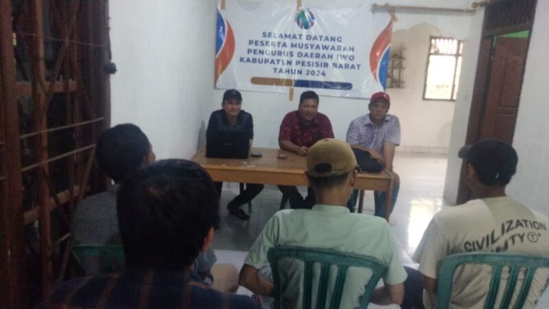 Suasana kegiatan Musda IWO Pesisir Barat, Lampung yang dilaksanakan di kantor Sekretariat Bersama, Senin 30 April 2024.
Sumber: Humas PD IWO Pesisir Barat.