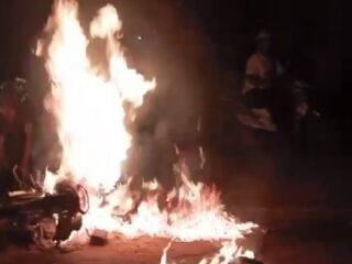 Momen Saat Tri Suaka Manggung di Bandar Sribhawono, Motor Penonton Terbakar