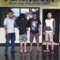 Tersangka saat diamankan oleh anggota Polsek Mataram Baru.
Sumber: Agus Sahroni/Humas Polres Lampung Timur. 