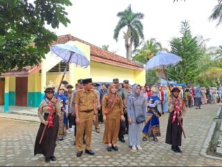 SMP Negeri 1 Labuhan Maringgai merayakan kelulusan