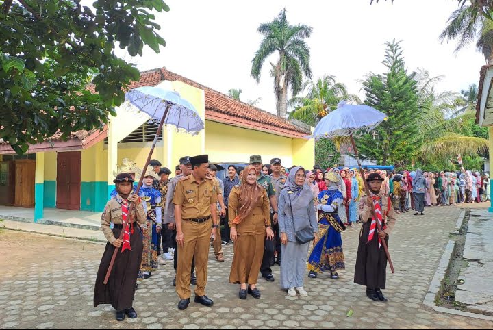 SMP Negeri 1 Labuhan Maringgai merayakan kelulusan
