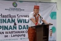 Irjen. Pol (Purn) Dr. Ike Edwin, saat memberi sambutan di acara pelantikan IWO, di Hotel Amalia, Bandar Lampung pada Rabu 29 Mei 2024.
Sumber: Hadi Jakariya