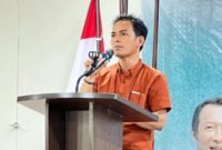 Ketua Pengurus Wilayah IWO Lampung, Edi Arsadad saat membuka kegiatan pelatihan jurnalistik di Hotel Amalia, Bandar Lampung, Selasa 28 Mei 2024.
Sumber: dok IWO Lampung.