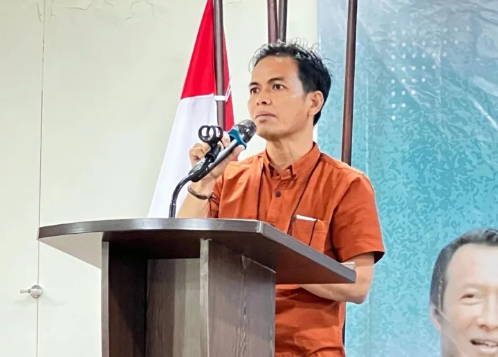 Ketua Pengurus Wilayah IWO Lampung, Edi Arsadad saat membuka kegiatan pelatihan jurnalistik di Hotel Amalia, Bandar Lampung, Selasa 28 Mei 2024.
Sumber: dok IWO Lampung.