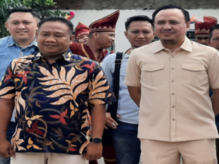 Garinc Reza Serahkan Berkas pengajuan calon bupati ke partai Nasdem