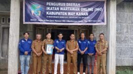 PD IWO Way Kanan, saat menerima kunjungan Kesbangpol.
Sumber: Humas IWO Way Kanan.