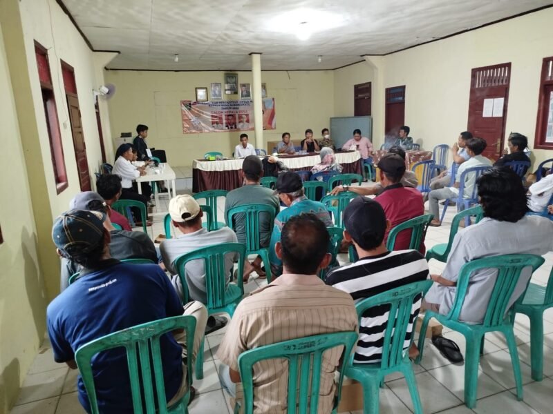 Suasana saat berlangsungnya acara PAW kepala desa yang dilaksanakan di balai desa setempat. Sumber: Muklasin