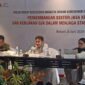 Wakil Ketua Dewan Komisioner OJK Mirza Adityaswara (ketiga kiri) dalam acara FGD dengan redaktur media massa di Batam, Provinsi Kepulauan Riau. ANTARA