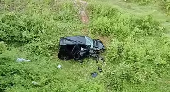 Mobil Toyota Agya Terperosok di Jembatan Way Curup, Desa Mataram Baru, Minggu 2 Juni 2024.