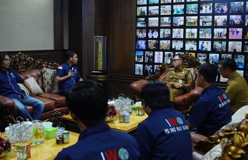 IWO Way Kanan, saat audiensi dengan Bupati H. Raden Adipati Surya pada, Selasa 11 Juni 2024.
Sumber: dok IWO Way Kanan