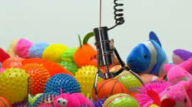 Ilustrasi permainan capit boneka atau claw machine. Sumber: ANTARA