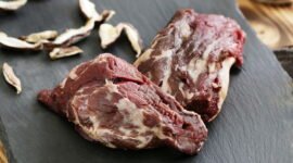 Ilustrasi dampak kesehatan dari makan daging dalam jumlah banyak saat idul adha. Sumber: Racool_studio/freepik