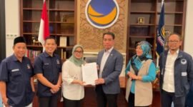Ela Siti Nuryamah, saat menerima surat rekomendasi sebagai Calon Bupati Lampung Timur. Acara penyerahan dilaksanakan di Kantor DPP Partai NasDem Tower, Jakarta, Senin 1 Juli 2024.
Sumber: AGS