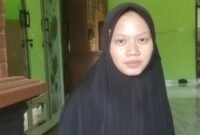 Rita Budiati, Guru Honorer, SMK N 1 Karang Anyar, Labuhan Maringgai, saat ditemui dirumah kontrakannya di Dusun 5, Desa Tulung Pasik, Kecamatan Mataram Baru, Selasa 16 Juli 2024.