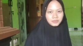 Rita Budiati, Guru Honorer, SMK N 1 Karang Anyar, Labuhan Maringgai, saat ditemui dirumah kontrakannya di Dusun 5, Desa Tulung Pasik, Kecamatan Mataram Baru, Selasa 16 Juli 2024.