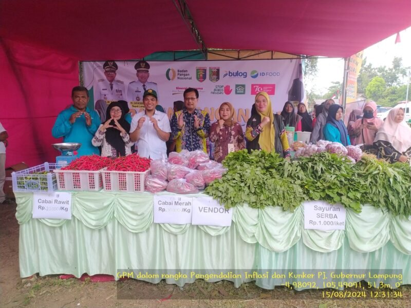 Suasana saat PJ Gubernur Lampung Tinjau Gerakan Pangan Murah (GPM) di Kecamatan Purbolinggo. Sumber: Sukirno