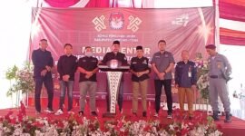 Ketua KPU Lampung Utara Marswan, saat konferensi pers yang digelar di halaman kantor KPU Lampura pada Senin 27 Agustus 2024. Sumber: Deri Kurnia