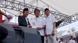Empat partai politik resmi mendeklarasikan dukungan penuh kepada Ir. Hamartoni Ahadis dan Romli, MH, sebagai pasangan bakal calon bupati dan wakil bupati Kabupaten Lampung Utara untuk periode 2024-2029. Sumber: Deri Kurnia