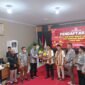 Pasangan calon bupati dan wakil bupati Kabupaten Lampung Utara periode 2024-2029, Ir. Hamartoni Ahadis dan Romli, telah resmi mendaftarkan diri di KPU Lampung Utara pada Rabu, 28 Agustus 2024. Sumber: Deri Kurnia