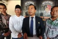 Pihak DPC PKB Lampung Timur bersama tim kuasa hukum saat memberikan keterangan terkait pelaporan terhadap mantan Sekjen DPP PKB, Lukman Edy, di Mapolres Lampung Timur, pada Rabu 7 Agustus 2024. Sumber: And