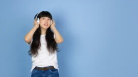 Ilustrasi mendengarkan musik jazz. Sumber: master1305/freepik