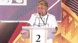 Calon Bupati Lampung Timur No Urut 02 Dawam Rahardjo, saat sesi debat putaran satu, yang diselenggarakan di gedung Pusiban Lampung Timur, Senin 14 Oktober 2024. Sumber: YouTube/TVRI Lampung.