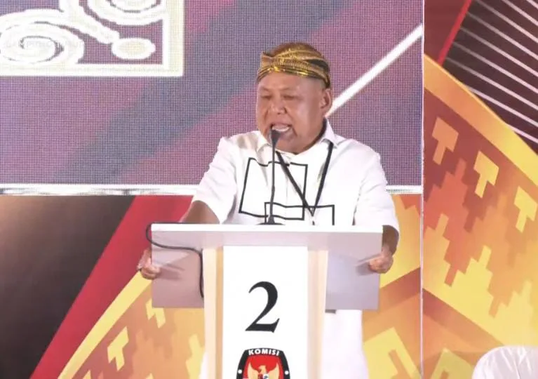 Calon Bupati Lampung Timur No Urut 02 Dawam Rahardjo, saat sesi debat putaran satu, yang diselenggarakan di gedung Pusiban Lampung Timur, Senin 14 Oktober 2024. Sumber: YouTube/TVRI Lampung.