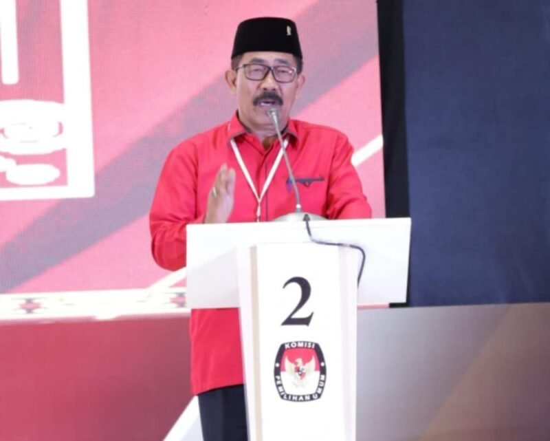 Calon Bupati Lampung Timur No Urut 02 Ketut Erawan, saat menyampaikan gagasan di debat kandidat putaran 2, Minggu 27 Oktober 2024.