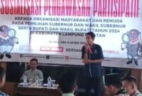 Ketua IWO Lampung Selatan Yudi Pratama, saat menyampaikan materi di acara Sosialisasi Pengawasan Partisipatif yang digelar oleh Bawaslu. Sumber: IWO/DRI