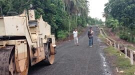 Kondisi pembangunan jalan sedang berlangsung di Dusun 5, Desa Itik Rendai, Kecamatan Melinting, Lampung Timur, Kamis 21 November 2024. Sumber: Hadi Jakariya