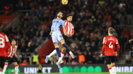 Nathan Wood masuk setelah hanya 15 menit pertandingan, menyusul tiga gol cepat dari Spurs. Sumber: southamptonfc