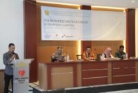 Ketua Panitia Muklasin, saat menyampaikan sambutan dalam kegiatan UKW yang digelar oleh UPN Yokyakarta, di aula hotel Tirta Kencana, Bandar Sribhawono, Lampung Timur, Minggu (29/12/2024). Sumber: Sukirno