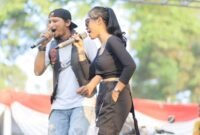 Eka dan Nissa Nose, saat tampil di salah satu perayaan anniversary komunitas motor CB.
Sumber: Dok CBCL