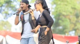 Eka dan Nissa Nose, saat tampil di salah satu perayaan anniversary komunitas motor CB.
Sumber: Dok CBCL