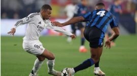 Mbappé membuka keunggulan untu Madrid lewat gol spektakuler, meski harus keluar lapangan lebih awal karena cedera ringan. Sumber: Real Madrid