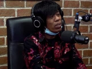 Masih Ingat Pak Tarno? Pesulap Komedian yang Terkenal Nyentrik, Kini Jualan Ikan di Pinggir Jalan