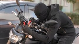 Ilustrasi pencuri motor. Sumber: freepik