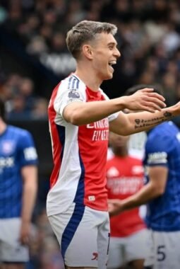 Arsenal Bungkam Ipswich 4-0, Liverpool Gagal Kunci Gelar Juara Lebih Cepat