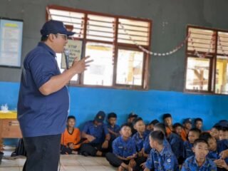 IWO Lampung Timur dan Forkopimcam Labuhan Ratu Edukasi Siswa SMP soal Anti Hoaks dan Bullying