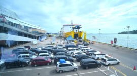 ASDP mencatat 183.581 penumpang menyeberang dari Jawa ke Sumatera sejak H-10 hingga H-5 Nataru, dengan total kendaraan tumbuh 5,2 persen./ASDP