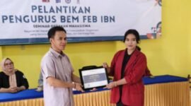 Aktivis Hak Asasi Manusia (HAM) dan Ketua Ikatan Wartawan Online (IWO) Lampung, Edi Arsadad, dalam seminar bertajuk “Gerakan Mahasiswa dan Politik Pembungkaman” yang digelar Badan Eksekutif Mahasiswa (BEM) Fakultas Ekonomi dan Bisnis (FEB) Institut Bakti Nusantara (IBN) Lampung, Senin (8/12/2025)./Ist