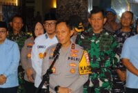 Kapolda Lampung Irjen Pol. Helfi Assegaf bersama Gubernur Lampung Rahmat Mirzani Djausal saat melakukan monitoring langsung ke sejumlah gereja di Kota Bandar Lampung, Rabu (24/12/2025) malam./Ist