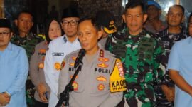 Kapolda Lampung Irjen Pol. Helfi Assegaf bersama Gubernur Lampung Rahmat Mirzani Djausal saat melakukan monitoring langsung ke sejumlah gereja di Kota Bandar Lampung, Rabu (24/12/2025) malam./Ist