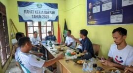 Pengurus Daerah IWO Lampung Timur, menggelar Rakerda di sekretariatnya, Jumat (26/12/2025)./ Ist